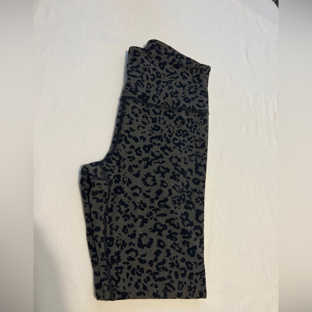 Athleta Ultimate Camo 7/8 Tight Camo Green Olive Legging - Size Small